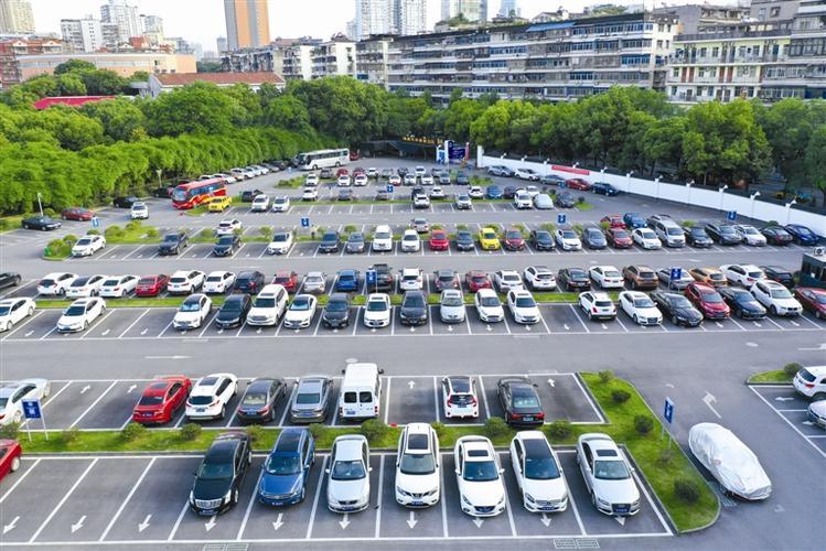 宜昌城区停车将实行差别化收费停车场分为4类白天夜间收费标准不同